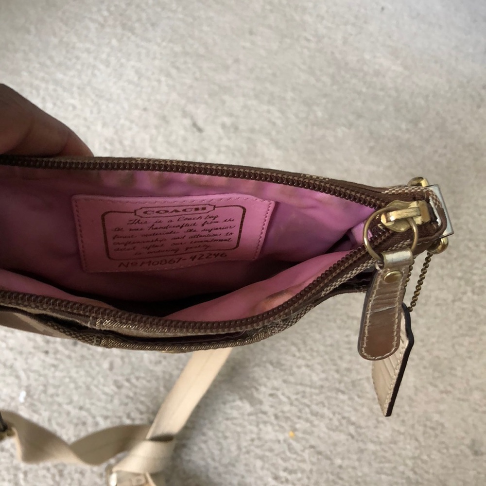 Coach CrossBody - Picture 3 of 4